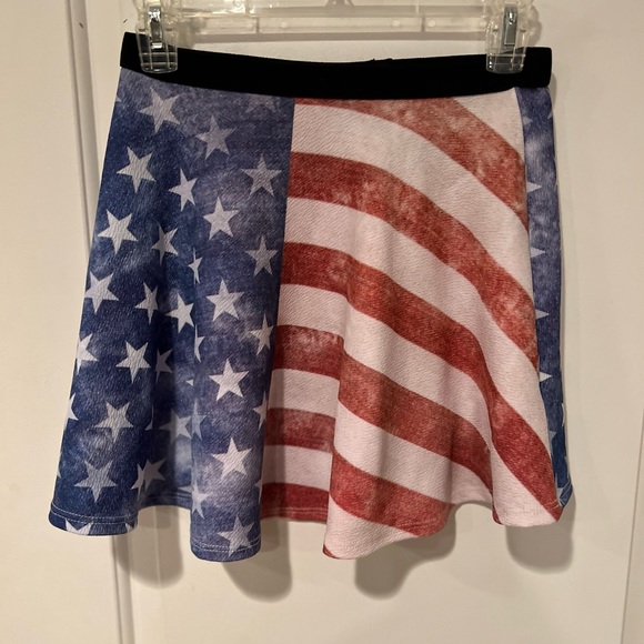 Papaya Red, White & Blue skirt size S, short, elastic waist, faded - Picture 2 of 9
